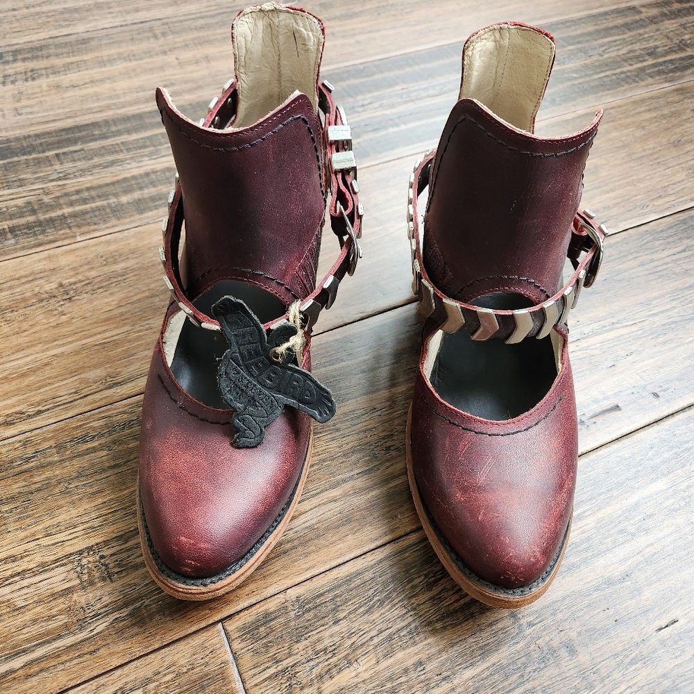 New Freebird discontinued booties, Burgundy - Picture 2 of 2